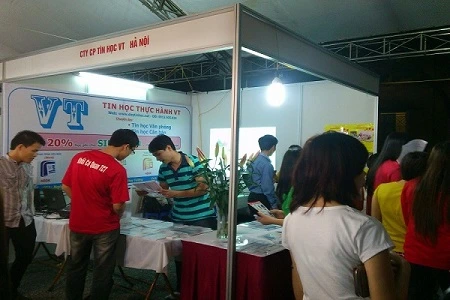 Trung tâm tin học VT tham dự hội chợ Sinh viên